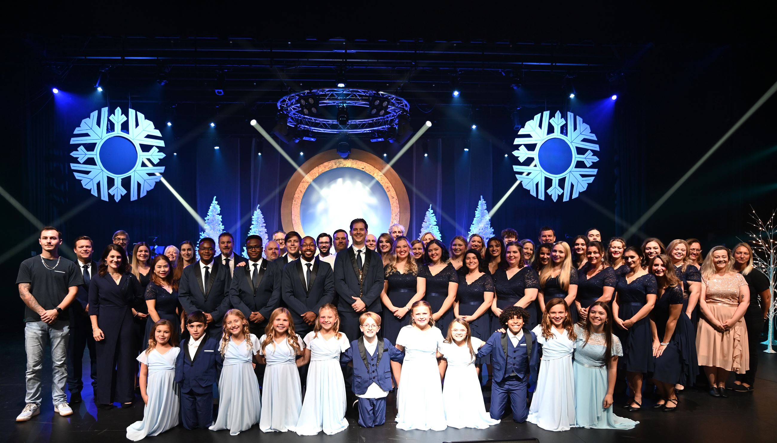 2025 Visions of Christmas cast photo